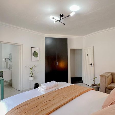 Amoris Guesthouse - In Brooklyn Pretoria-Noord Kültér fotó